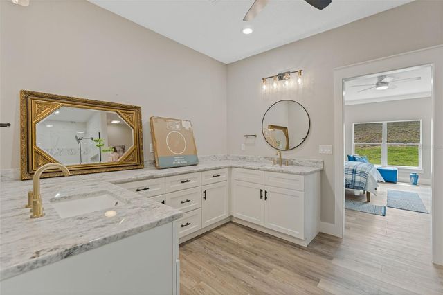 100 FAIRWAY CIRCLE, Umatilla, FL 32784