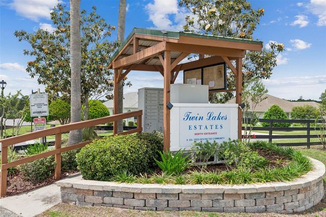 100 FAIRWAY CIRCLE, Umatilla, FL 32784