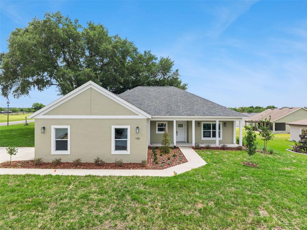 100 FAIRWAY CIRCLE, Umatilla, FL 32784