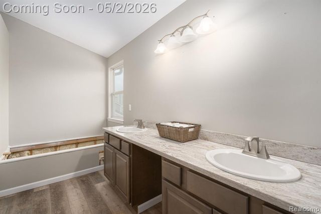 8406 Sherwood Drive, Grand Blanc, MI 48439