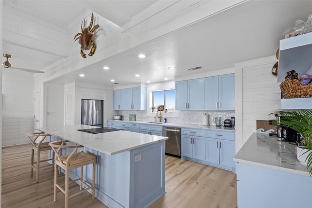 696 Villa Drive, Crystal Beach, TX 77650