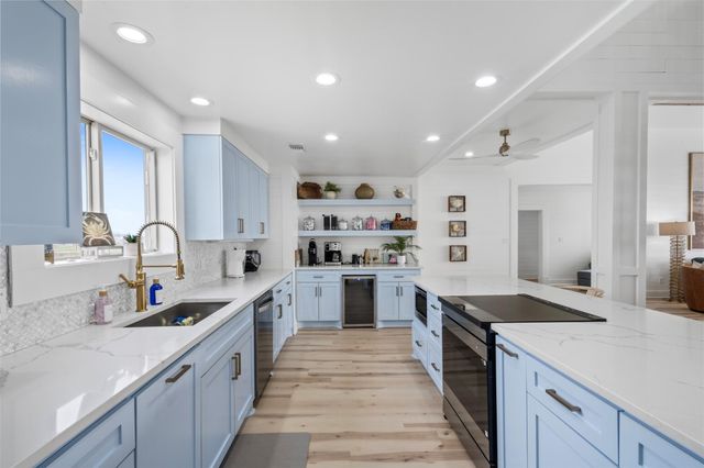 696 Villa Drive, Crystal Beach, TX 77650