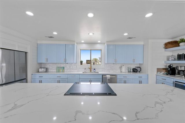 696 Villa Drive, Crystal Beach, TX 77650