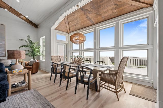 696 Villa Drive, Crystal Beach, TX 77650