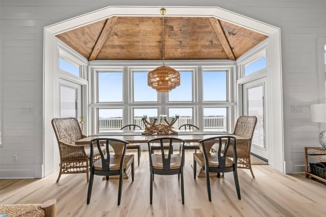 696 Villa Drive, Crystal Beach, TX 77650