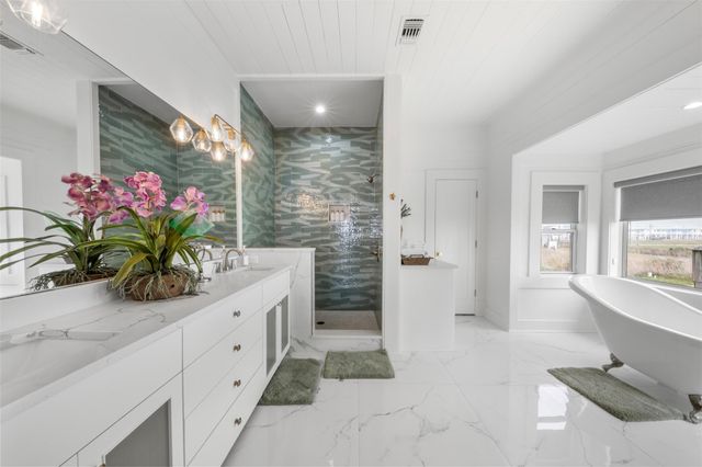 696 Villa Drive, Crystal Beach, TX 77650