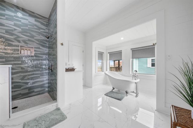 696 Villa Drive, Crystal Beach, TX 77650