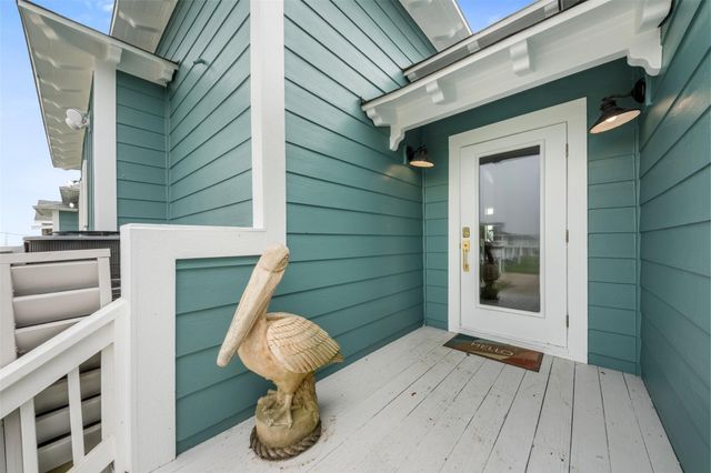 696 Villa Drive, Crystal Beach, TX 77650