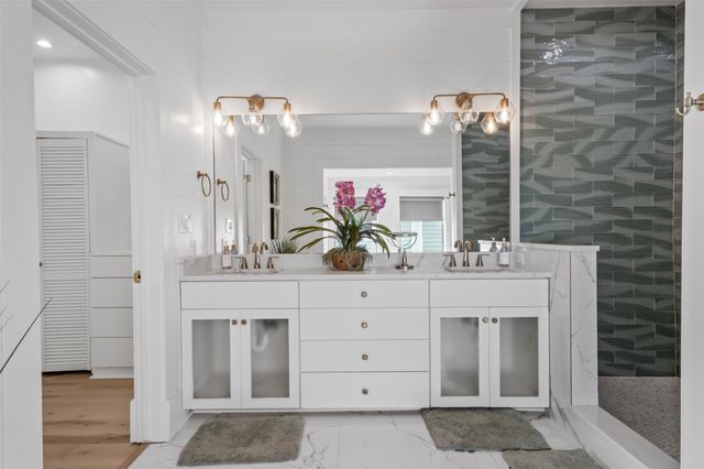 696 Villa Drive, Crystal Beach, TX 77650