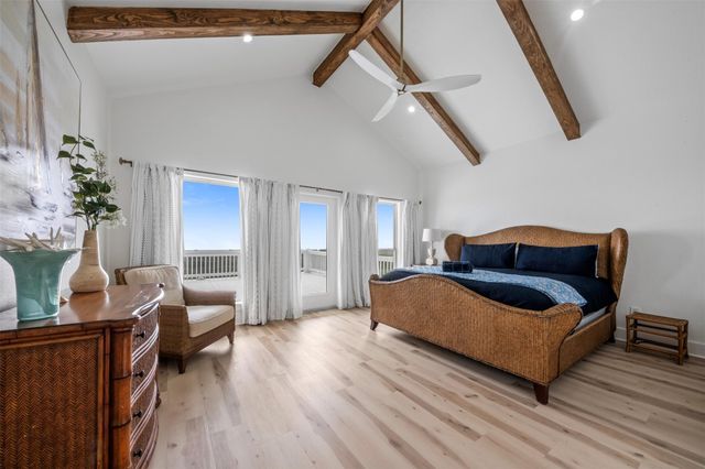 696 Villa Drive, Crystal Beach, TX 77650