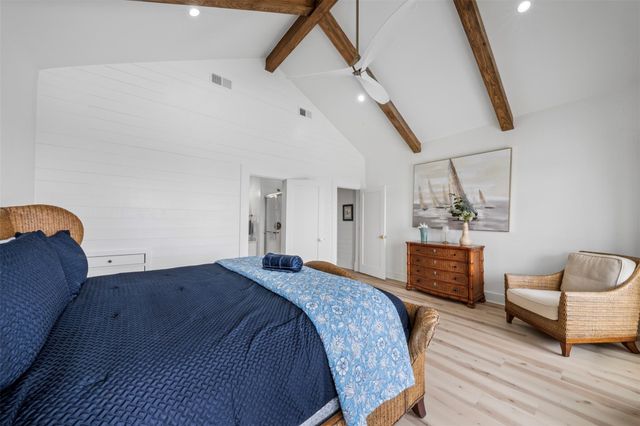 696 Villa Drive, Crystal Beach, TX 77650