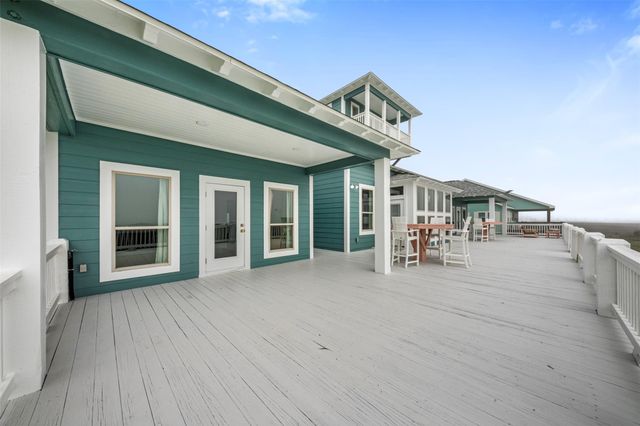 696 Villa Drive, Crystal Beach, TX 77650