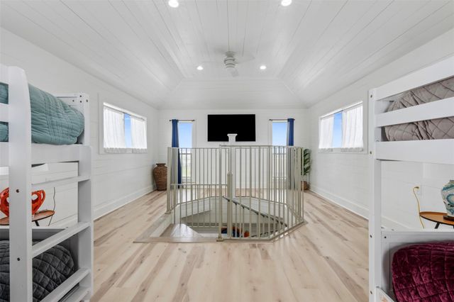 696 Villa Drive, Crystal Beach, TX 77650