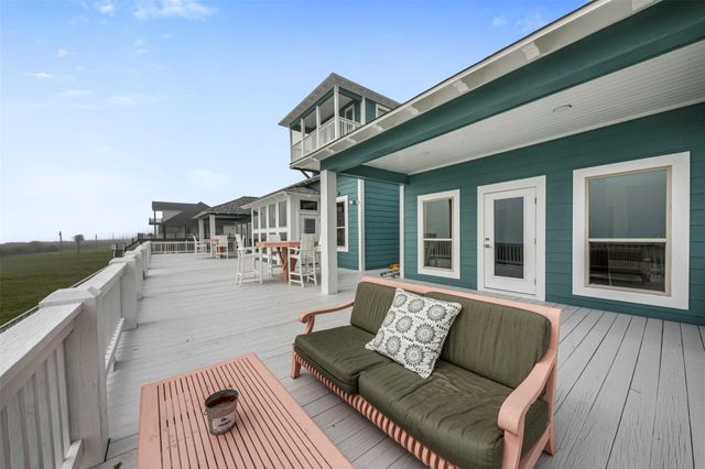 696 Villa Drive, Crystal Beach, TX 77650