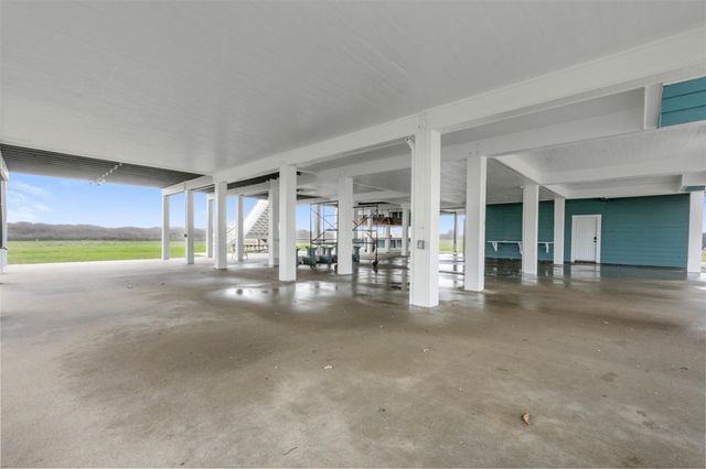 696 Villa Drive, Crystal Beach, TX 77650
