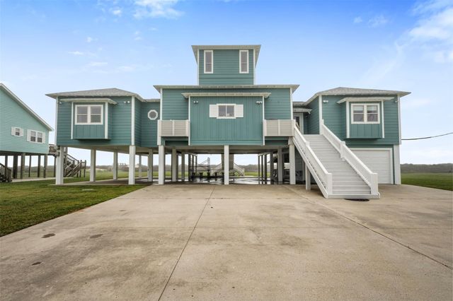 696 Villa Drive, Crystal Beach, TX 77650