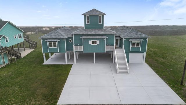696 Villa Drive, Crystal Beach, TX 77650