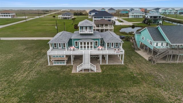 696 Villa Drive, Crystal Beach, TX 77650