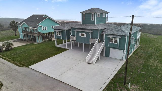 696 Villa Drive, Crystal Beach, TX 77650