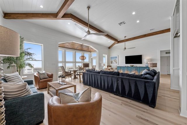 696 Villa Drive, Crystal Beach, TX 77650