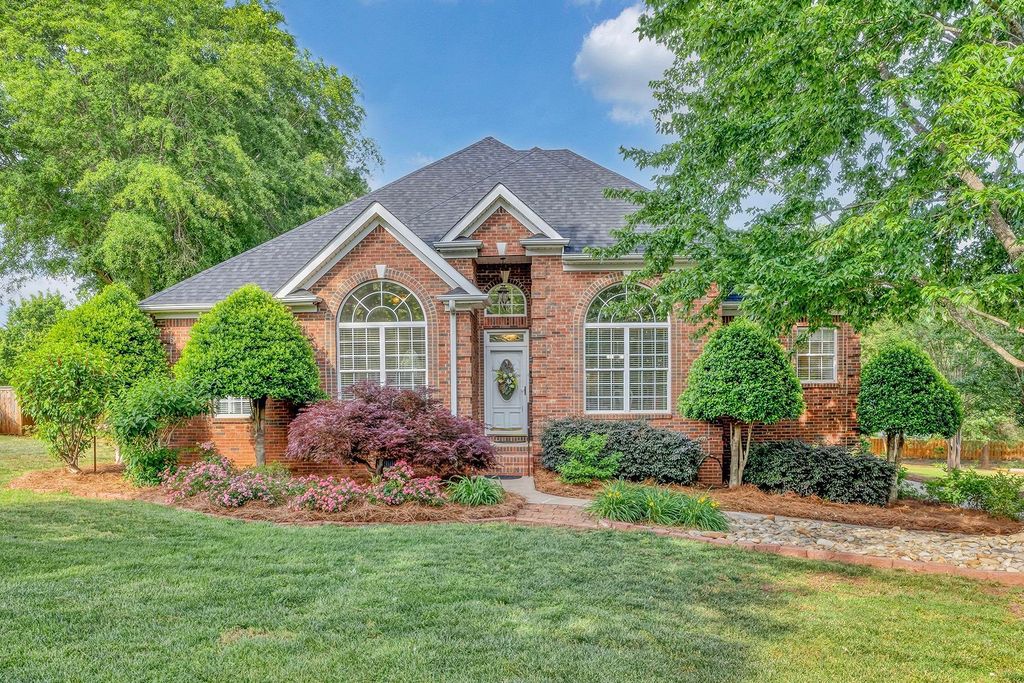 823 Indian Trail Run, Inman, SC 29349