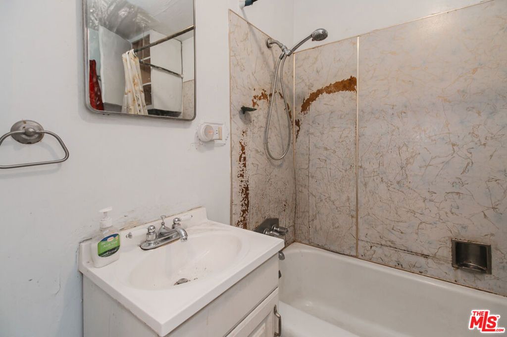 Image 12 of property listing at 6541 Regent Street, Huntington Park, CA 90255