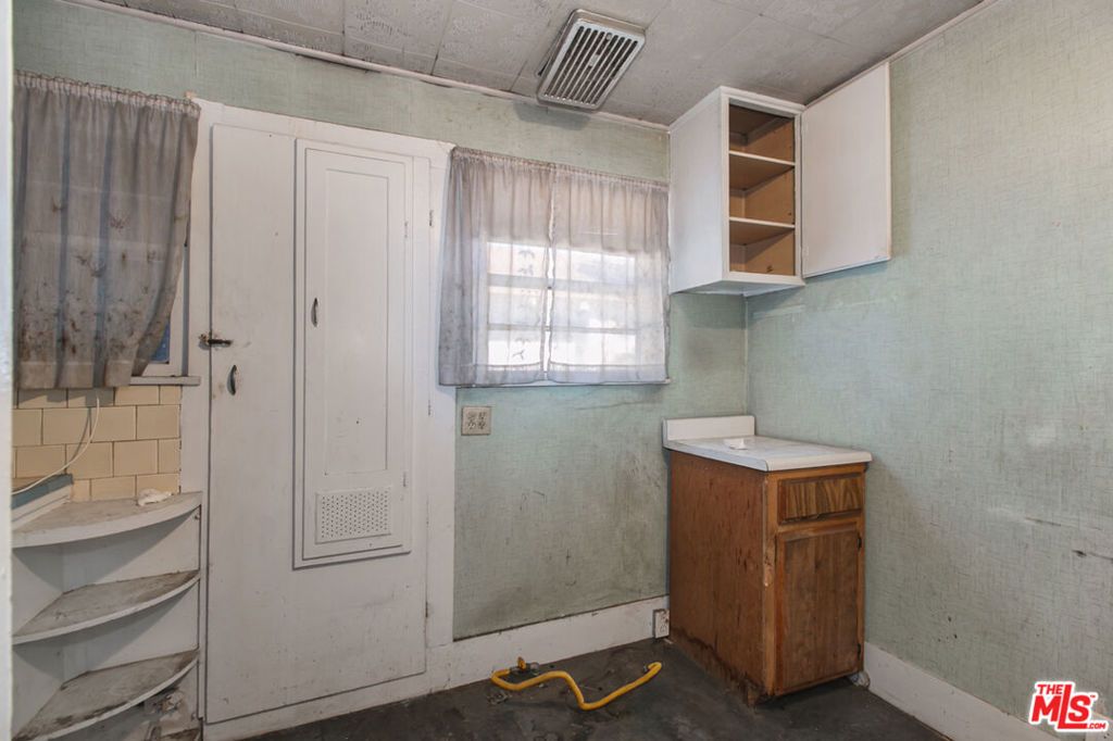 Image 15 of property listing at 6541 Regent Street, Huntington Park, CA 90255