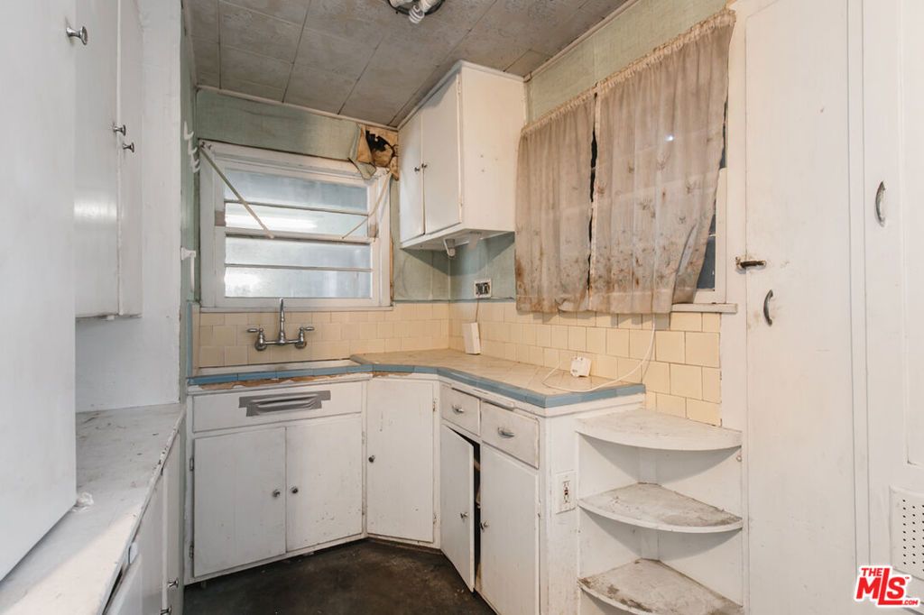Image 17 of property listing at 6541 Regent Street, Huntington Park, CA 90255
