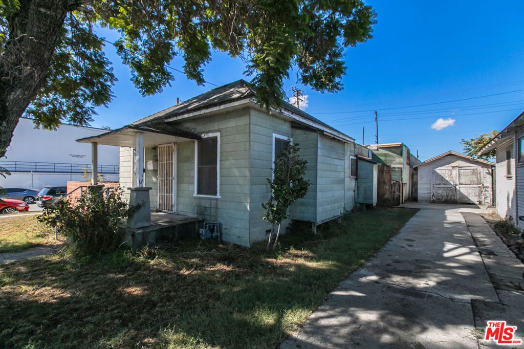 Image 2 of property listing at 6541 Regent Street, Huntington Park, CA 90255