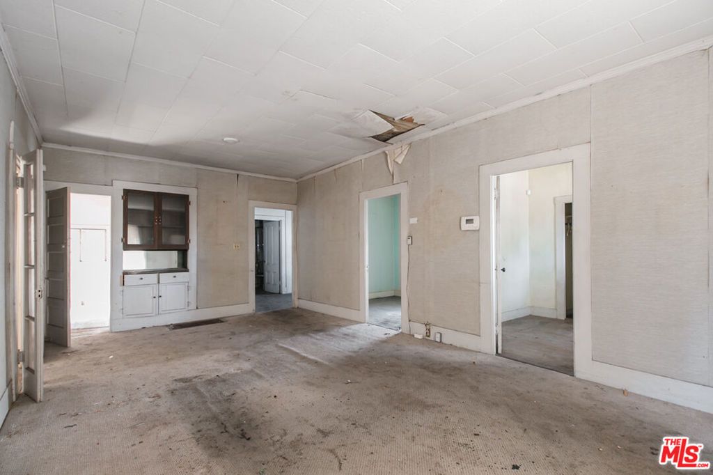 Image 6 of property listing at 6541 Regent Street, Huntington Park, CA 90255