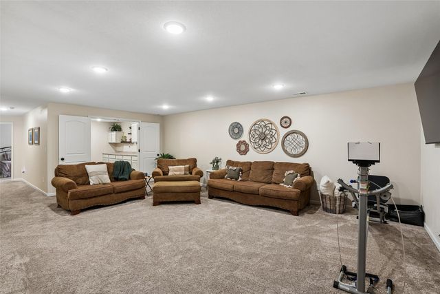 801 N Kenwood Boulevard, Indianola, IA 50125