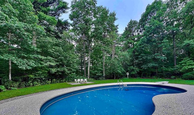 19 Tamarack Lane, Amherst, NH 03031