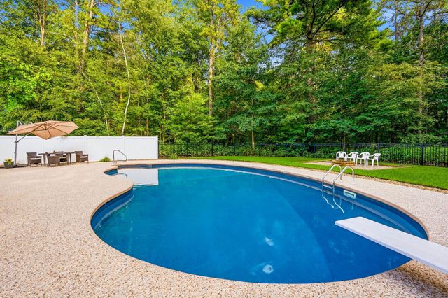 19 Tamarack Lane, Amherst, NH 03031
