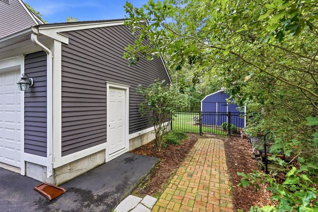 19 Tamarack Lane, Amherst, NH 03031
