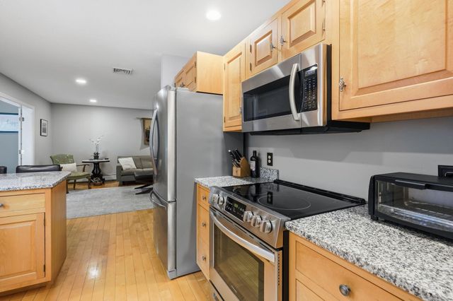 19 Tamarack Lane, Amherst, NH 03031