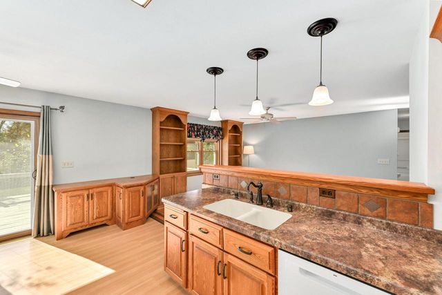 965 E Twin Oaks DRIVE, Oak Creek, WI 53154