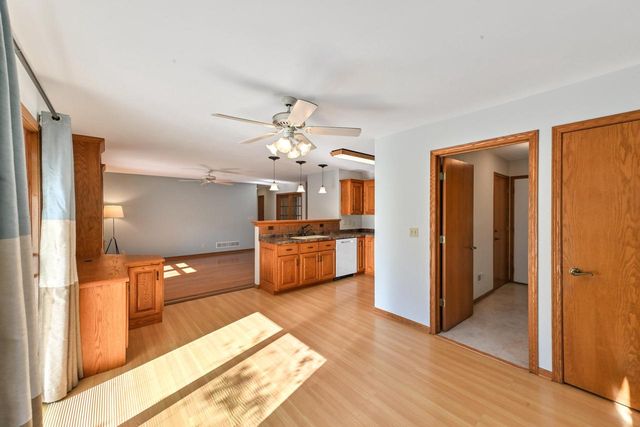 965 E Twin Oaks DRIVE, Oak Creek, WI 53154