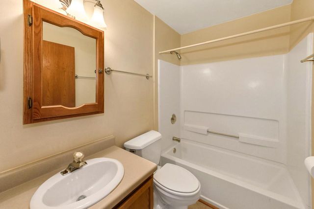 965 E Twin Oaks DRIVE, Oak Creek, WI 53154