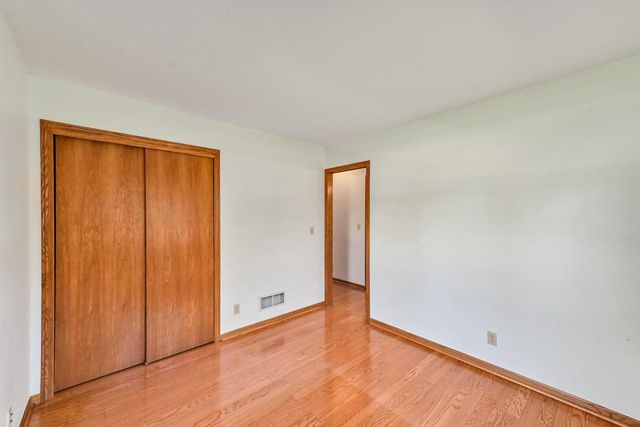 965 E Twin Oaks DRIVE, Oak Creek, WI 53154