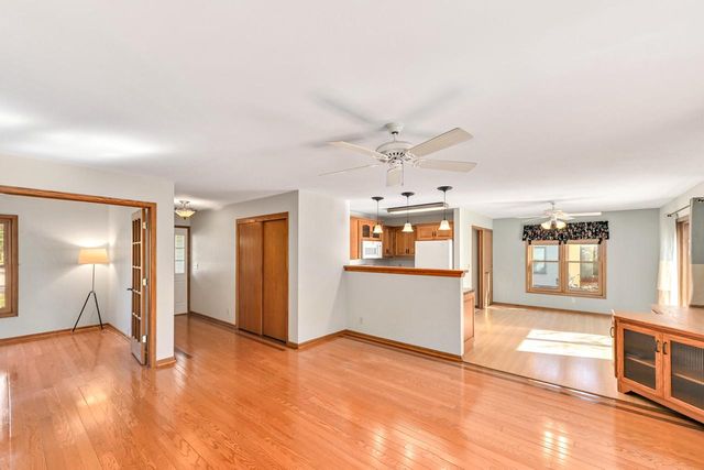 965 E Twin Oaks DRIVE, Oak Creek, WI 53154