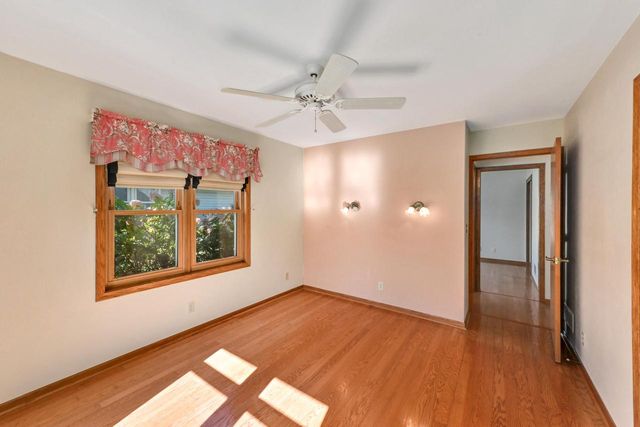 965 E Twin Oaks DRIVE, Oak Creek, WI 53154