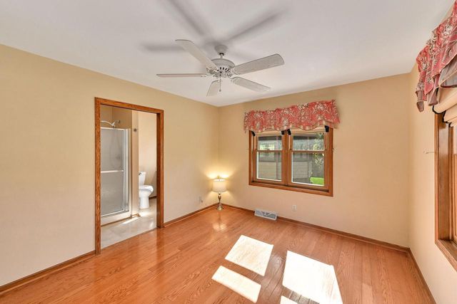 965 E Twin Oaks DRIVE, Oak Creek, WI 53154