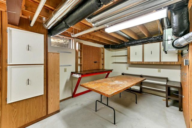 965 E Twin Oaks DRIVE, Oak Creek, WI 53154