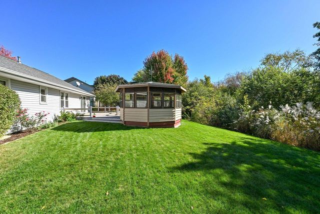 965 E Twin Oaks DRIVE, Oak Creek, WI 53154