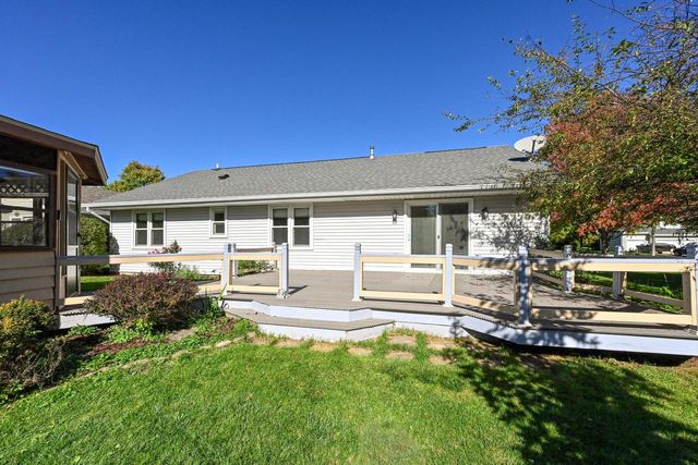 965 E Twin Oaks DRIVE, Oak Creek, WI 53154