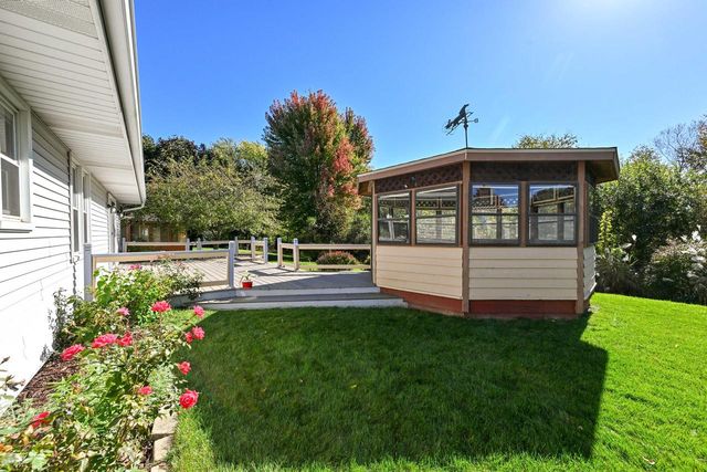 965 E Twin Oaks DRIVE, Oak Creek, WI 53154