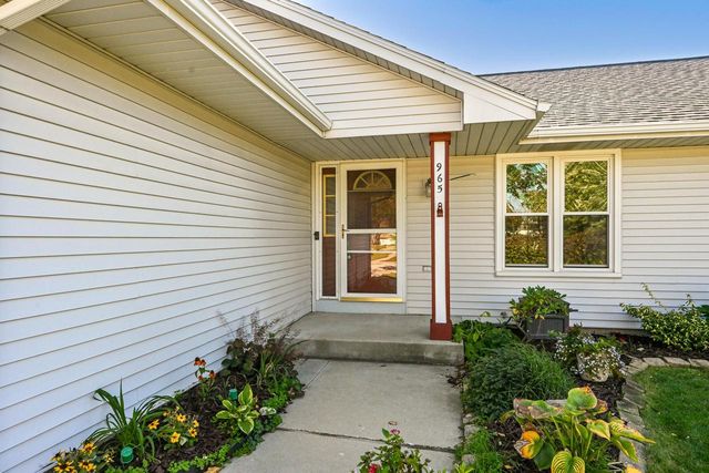 965 E Twin Oaks DRIVE, Oak Creek, WI 53154
