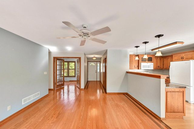 965 E Twin Oaks DRIVE, Oak Creek, WI 53154