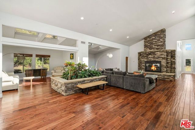 3701 Kanan Road, Agoura Hills, CA 91301