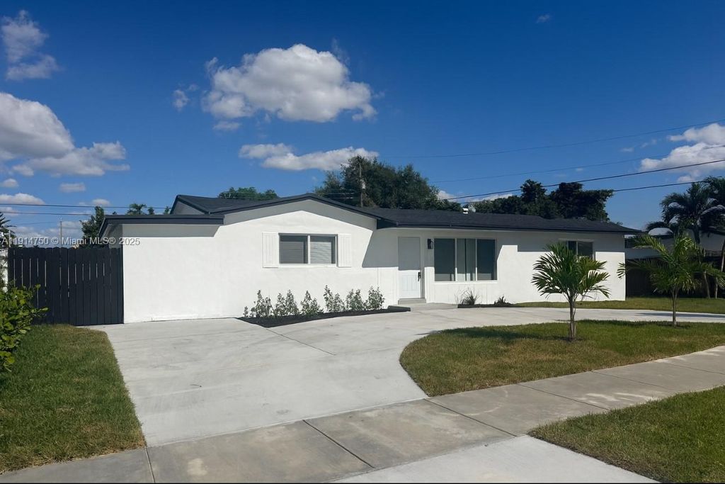 10315 SW 42nd St, Miami, FL 33165